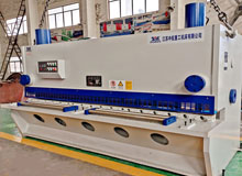 大型剪板機(jī) 大型剪板機(jī)